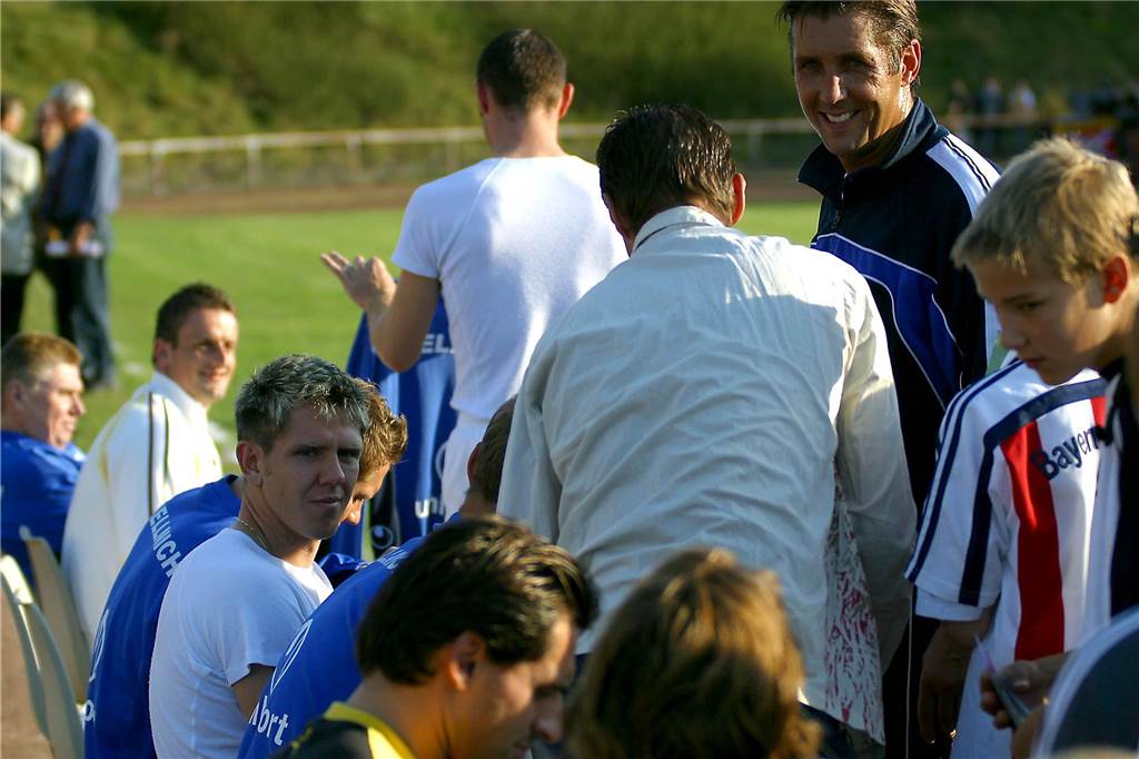 MSV Duisburg beim Spiel gegen eine Mannschaft des FC Frohlinde mit Akteuren der Stadtauswahl Castrop-Rauxel