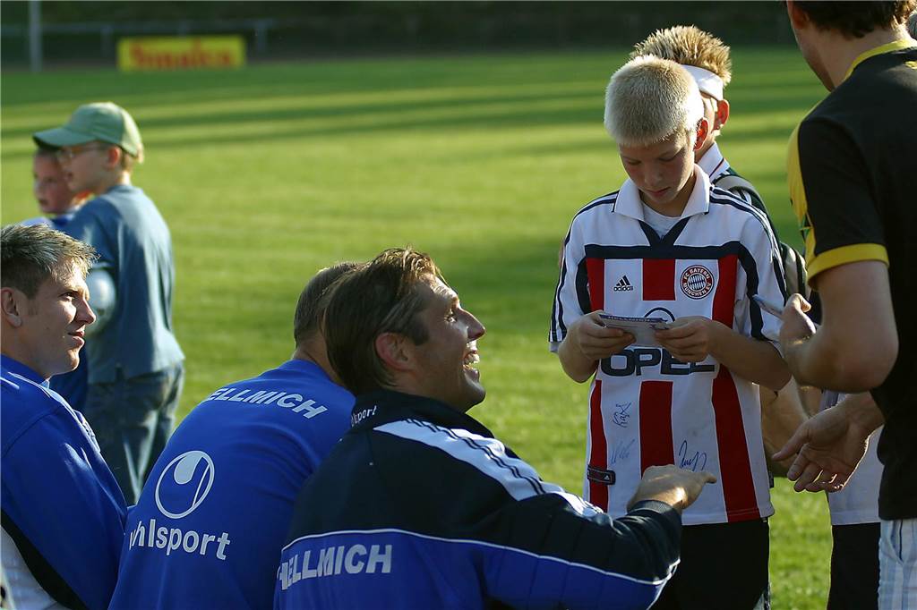 MSV Duisburg beim Spiel gegen eine Mannschaft des FC Frohlinde mit Akteuren der Stadtauswahl Castrop-Rauxel