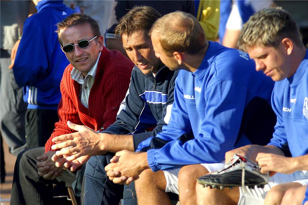 MSV Duisburg beim Spiel gegen eine Mannschaft des FC Frohlinde mit Akteuren der Stadtauswahl Castrop-Rauxel