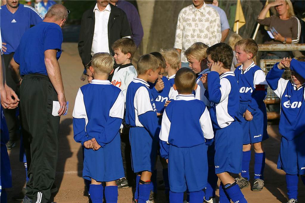 MSV Duisburg beim Spiel gegen eine Mannschaft des FC Frohlinde mit Akteuren der Stadtauswahl Castrop-Rauxel