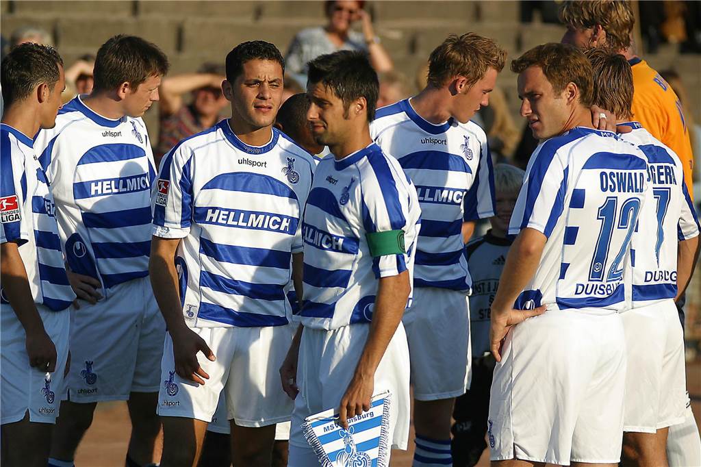 MSV Duisburg beim Spiel gegen eine Mannschaft des FC Frohlinde mit Akteuren der Stadtauswahl Castrop-Rauxel