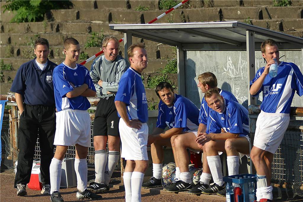 MSV Duisburg beim Spiel gegen eine Mannschaft des FC Frohlinde mit Akteuren der Stadtauswahl Castrop-Rauxel