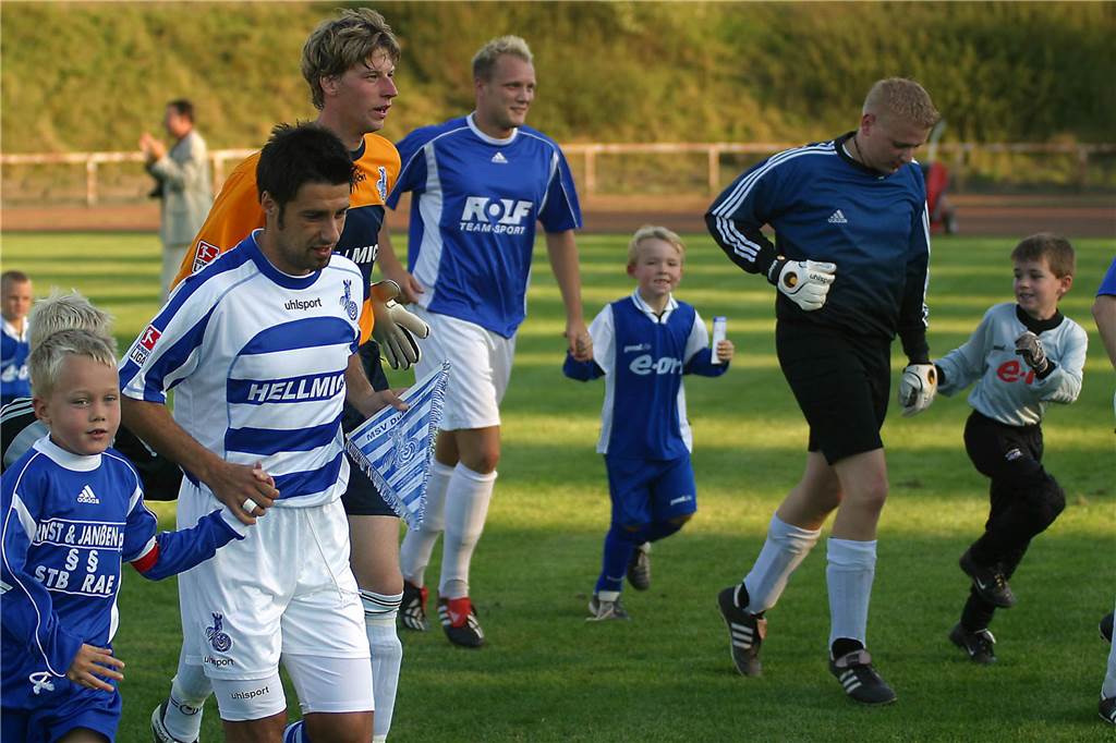 MSV Duisburg beim Spiel gegen eine Mannschaft des FC Frohlinde mit Akteuren der Stadtauswahl Castrop-Rauxel