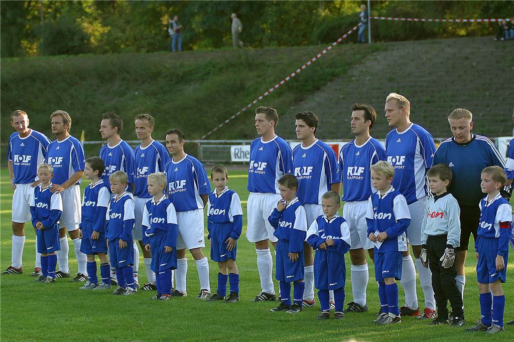 MSV Duisburg beim Spiel gegen eine Mannschaft des FC Frohlinde mit Akteuren der Stadtauswahl Castrop-Rauxel