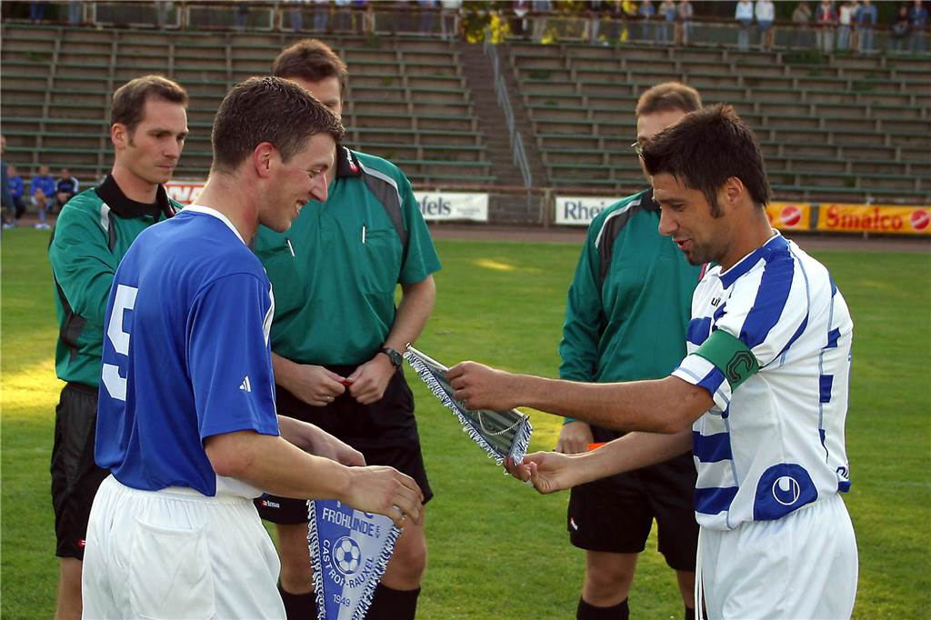 MSV Duisburg beim Spiel gegen eine Mannschaft des FC Frohlinde mit Akteuren der Stadtauswahl Castrop-Rauxel