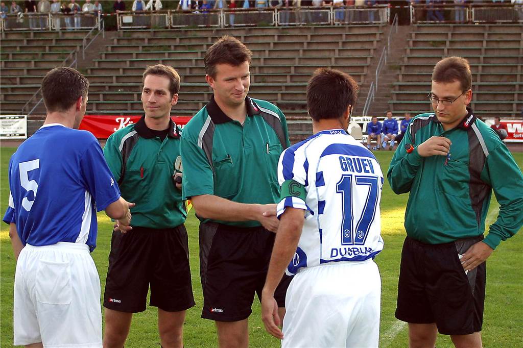 MSV Duisburg beim Spiel gegen eine Mannschaft des FC Frohlinde mit Akteuren der Stadtauswahl Castrop-Rauxel