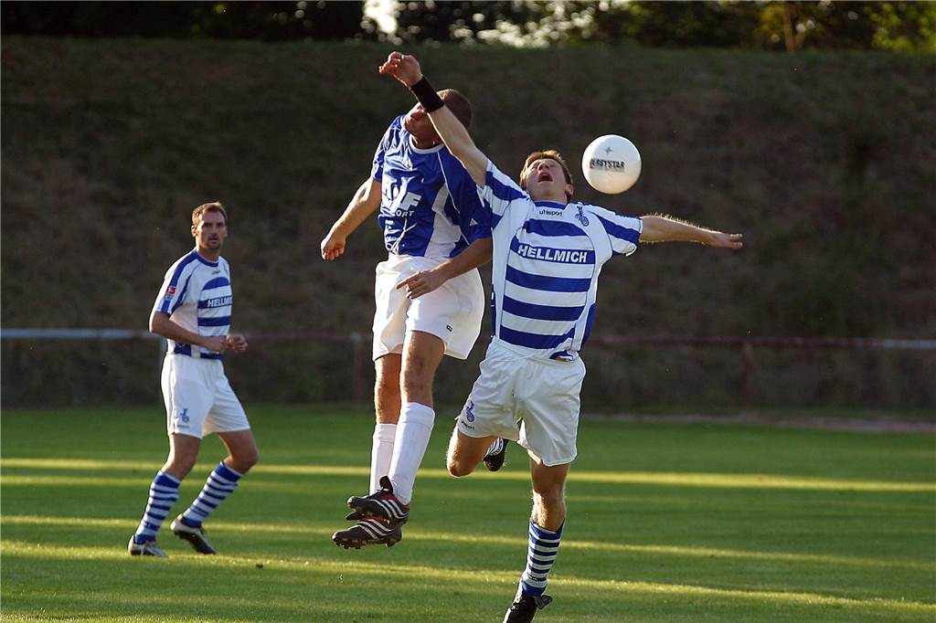 MSV Duisburg beim Spiel gegen eine Mannschaft des FC Frohlinde mit Akteuren der Stadtauswahl Castrop-Rauxel