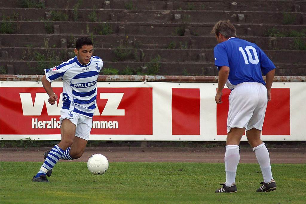 MSV Duisburg beim Spiel gegen eine Mannschaft des FC Frohlinde mit Akteuren der Stadtauswahl Castrop-Rauxel