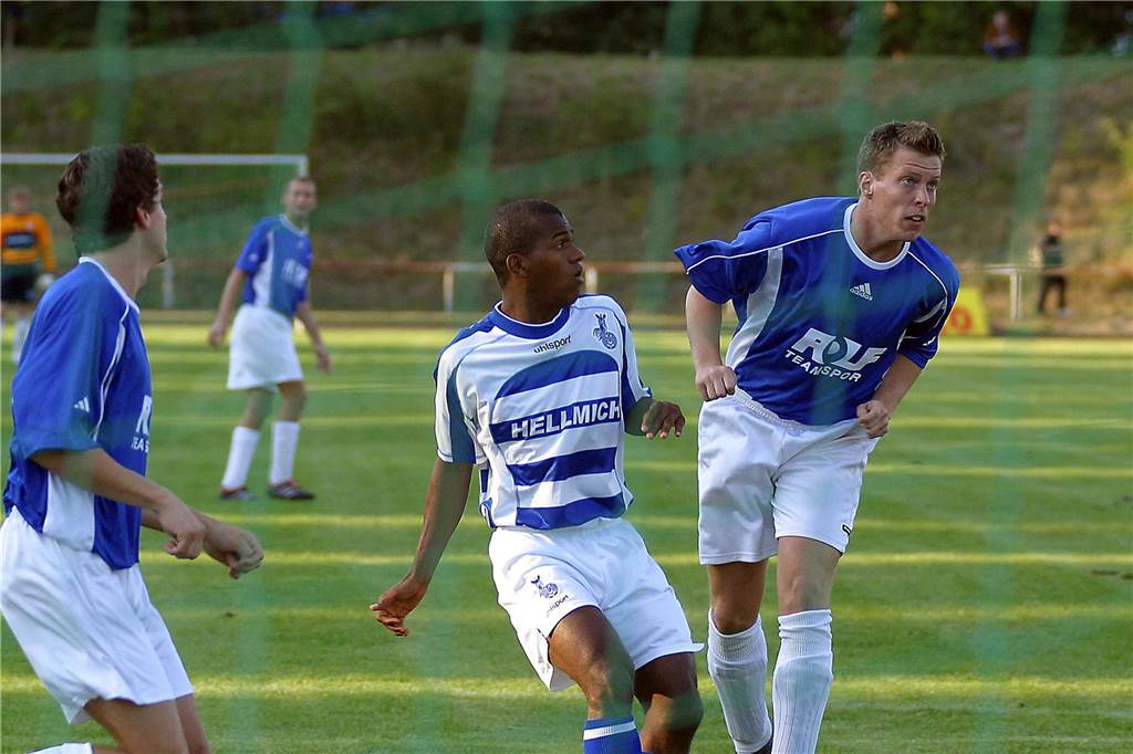 MSV Duisburg beim Spiel gegen eine Mannschaft des FC Frohlinde mit Akteuren der Stadtauswahl Castrop-Rauxel