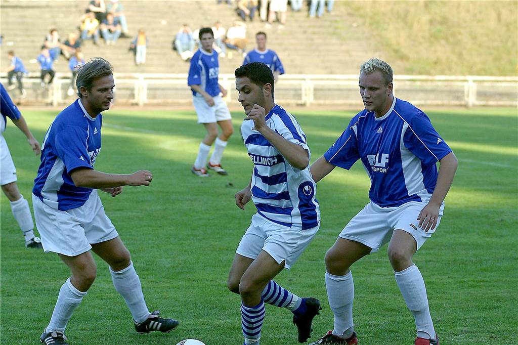 MSV Duisburg beim Spiel gegen eine Mannschaft des FC Frohlinde mit Akteuren der Stadtauswahl Castrop-Rauxel