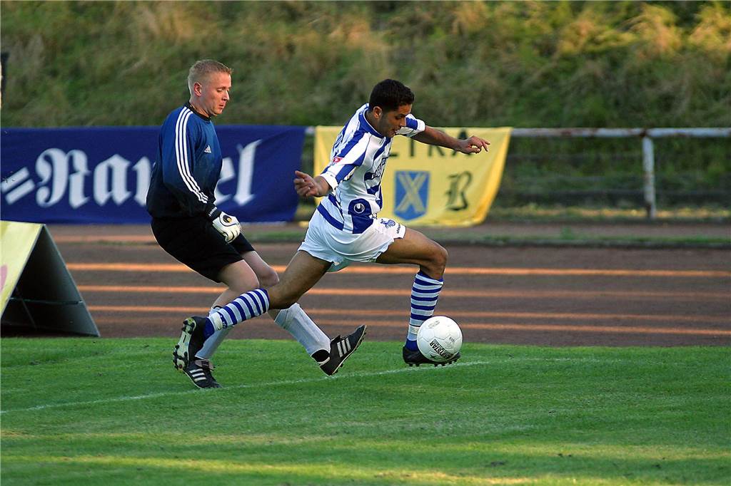 MSV Duisburg beim Spiel gegen eine Mannschaft des FC Frohlinde mit Akteuren der Stadtauswahl Castrop-Rauxel
