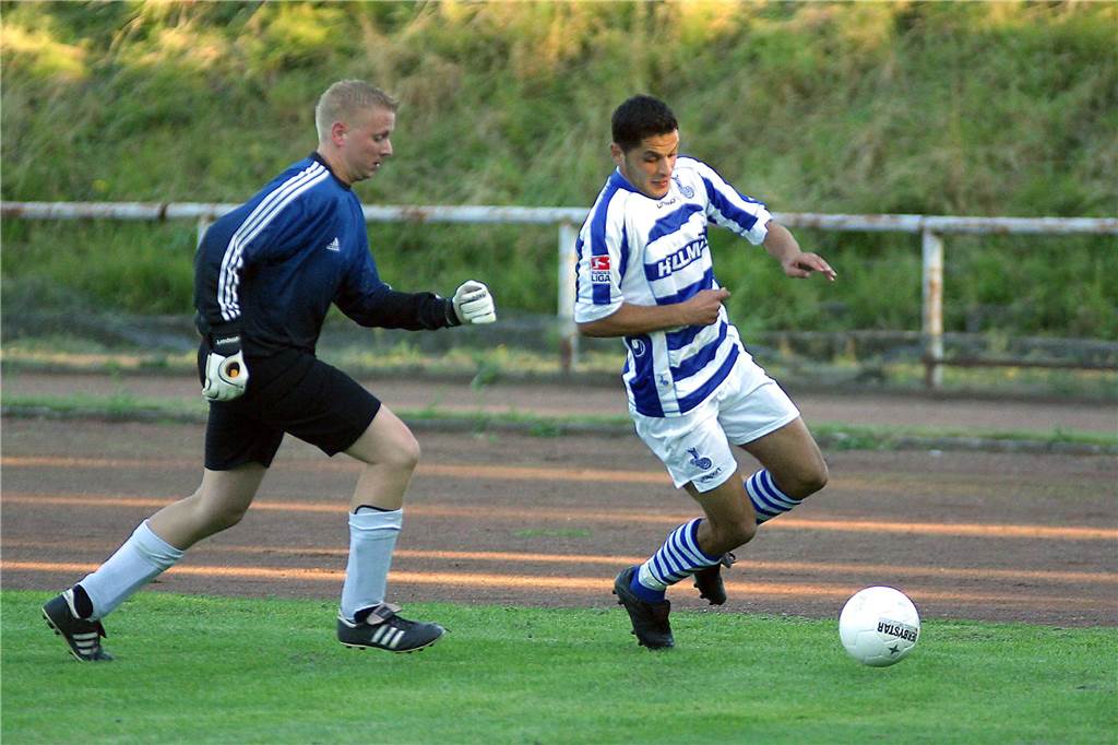 MSV Duisburg beim Spiel gegen eine Mannschaft des FC Frohlinde mit Akteuren der Stadtauswahl Castrop-Rauxel