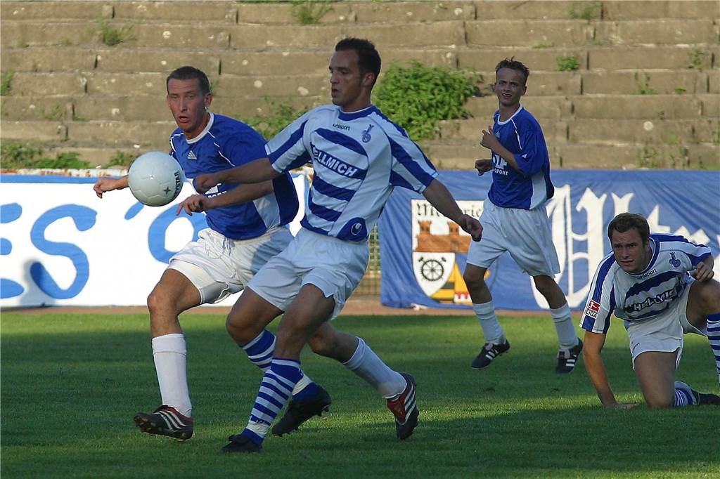 MSV Duisburg beim Spiel gegen eine Mannschaft des FC Frohlinde mit Akteuren der Stadtauswahl Castrop-Rauxel