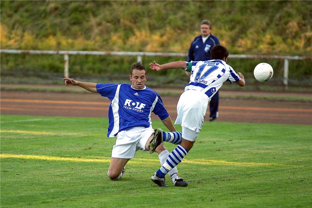 MSV Duisburg beim Spiel gegen eine Mannschaft des FC Frohlinde mit Akteuren der Stadtauswahl Castrop-Rauxel