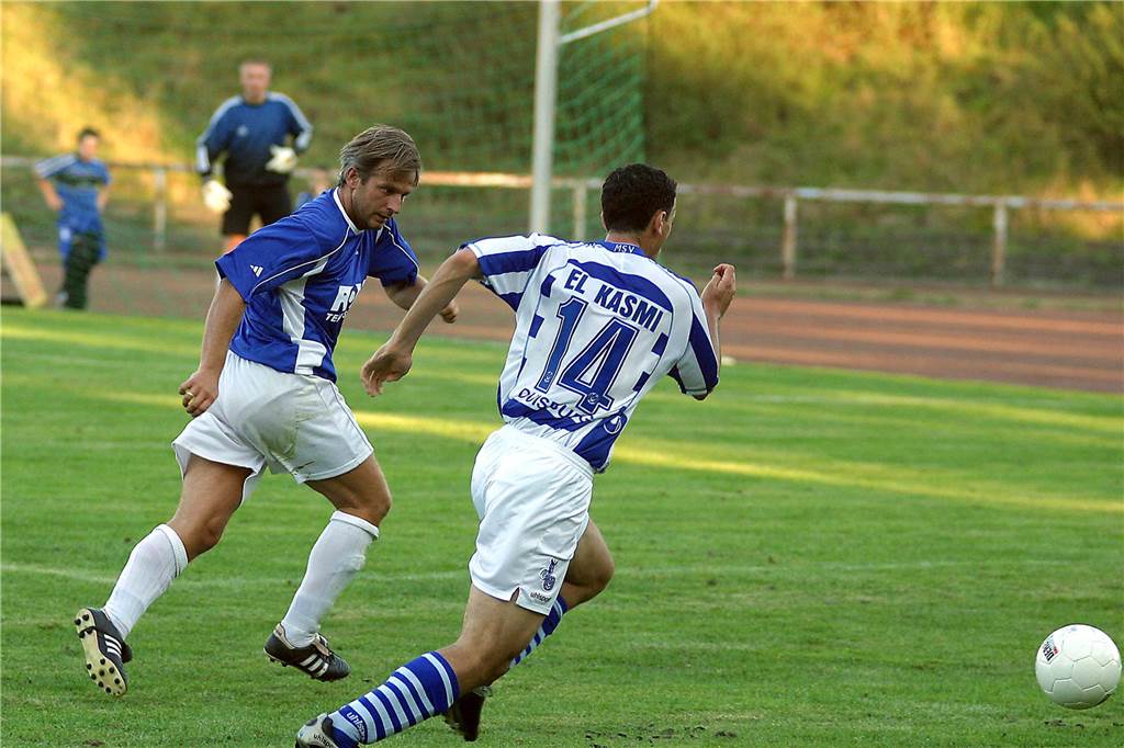 MSV Duisburg beim Spiel gegen eine Mannschaft des FC Frohlinde mit Akteuren der Stadtauswahl Castrop-Rauxel