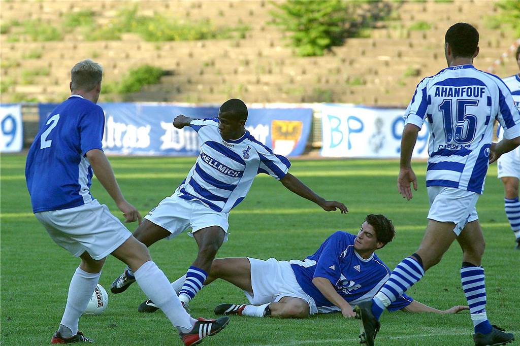 MSV Duisburg beim Spiel gegen eine Mannschaft des FC Frohlinde mit Akteuren der Stadtauswahl Castrop-Rauxel