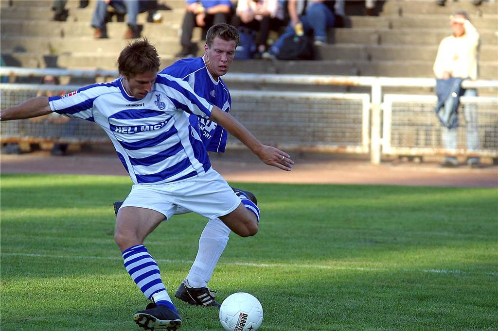 MSV Duisburg beim Spiel gegen eine Mannschaft des FC Frohlinde mit Akteuren der Stadtauswahl Castrop-Rauxel