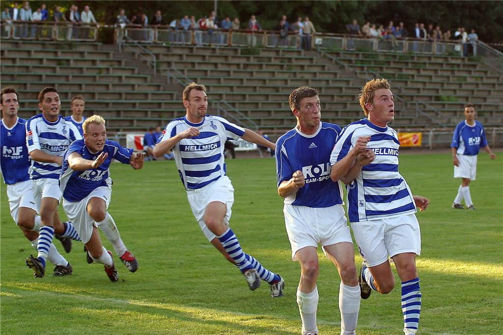 MSV Duisburg beim Spiel gegen eine Mannschaft des FC Frohlinde mit Akteuren der Stadtauswahl Castrop-Rauxel