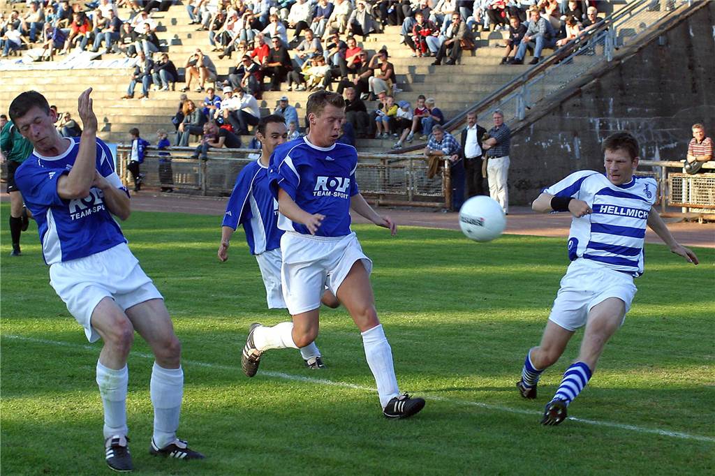 MSV Duisburg beim Spiel gegen eine Mannschaft des FC Frohlinde mit Akteuren der Stadtauswahl Castrop-Rauxel