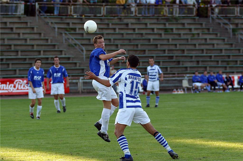 MSV Duisburg beim Spiel gegen eine Mannschaft des FC Frohlinde mit Akteuren der Stadtauswahl Castrop-Rauxel