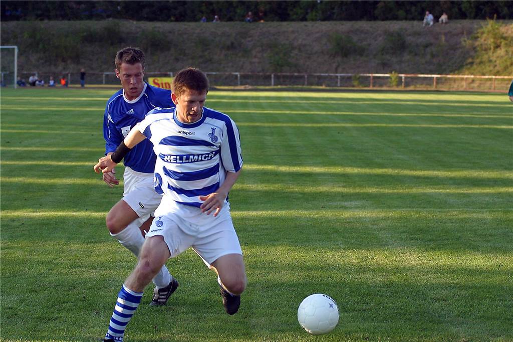 MSV Duisburg beim Spiel gegen eine Mannschaft des FC Frohlinde mit Akteuren der Stadtauswahl Castrop-Rauxel