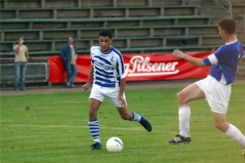 MSV Duisburg beim Spiel gegen eine Mannschaft des FC Frohlinde mit Akteuren der Stadtauswahl Castrop-Rauxel