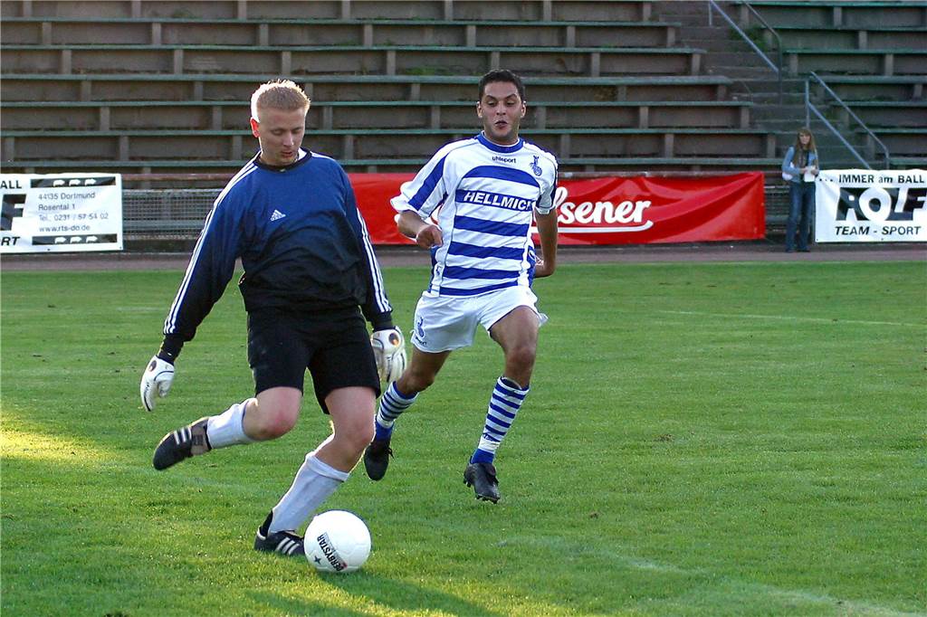 MSV Duisburg beim Spiel gegen eine Mannschaft des FC Frohlinde mit Akteuren der Stadtauswahl Castrop-Rauxel