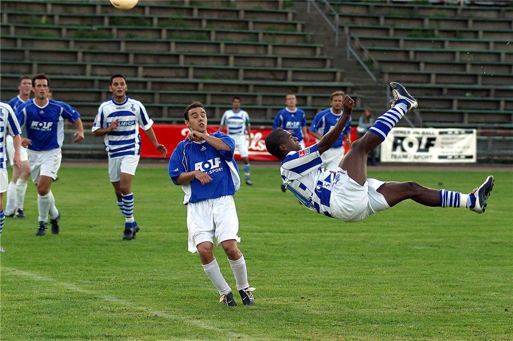MSV Duisburg beim Spiel gegen eine Mannschaft des FC Frohlinde mit Akteuren der Stadtauswahl Castrop-Rauxel