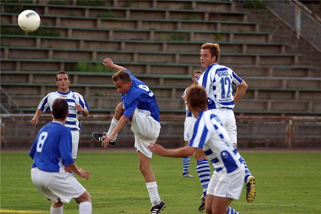 MSV Duisburg beim Spiel gegen eine Mannschaft des FC Frohlinde mit Akteuren der Stadtauswahl Castrop-Rauxel