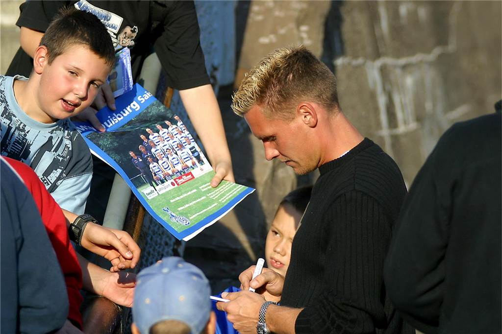 MSV Duisburg beim Spiel gegen eine Mannschaft des FC Frohlinde mit Akteuren der Stadtauswahl Castrop-Rauxel