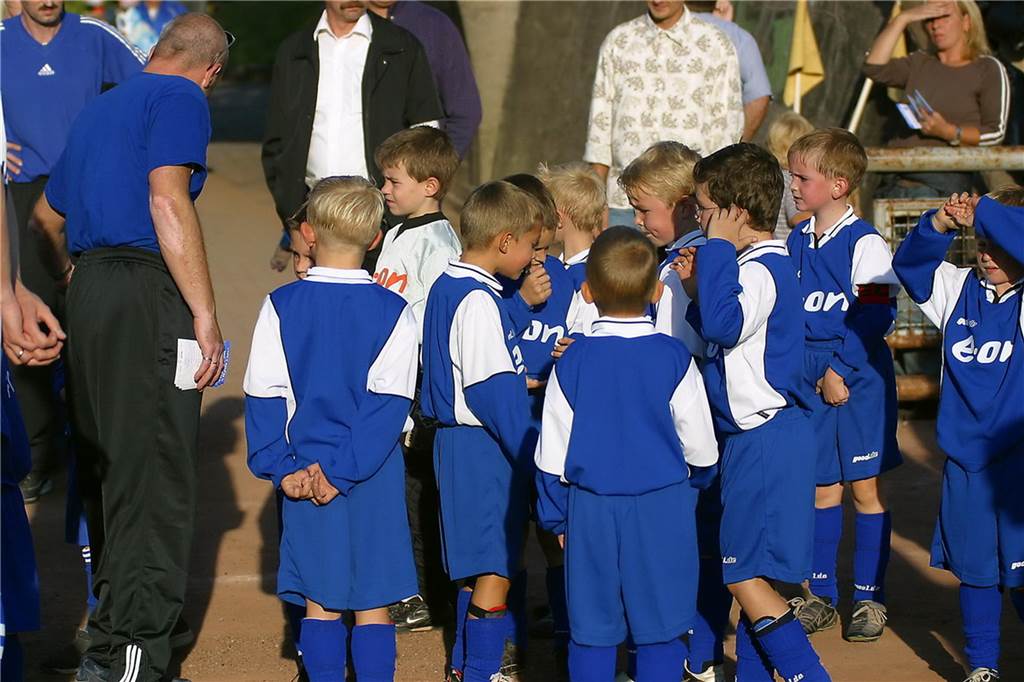 MSV Duisburg beim Spiel gegen eine Mannschaft des FC Frohlinde mit Akteuren der Stadtauswahl Castrop-Rauxel