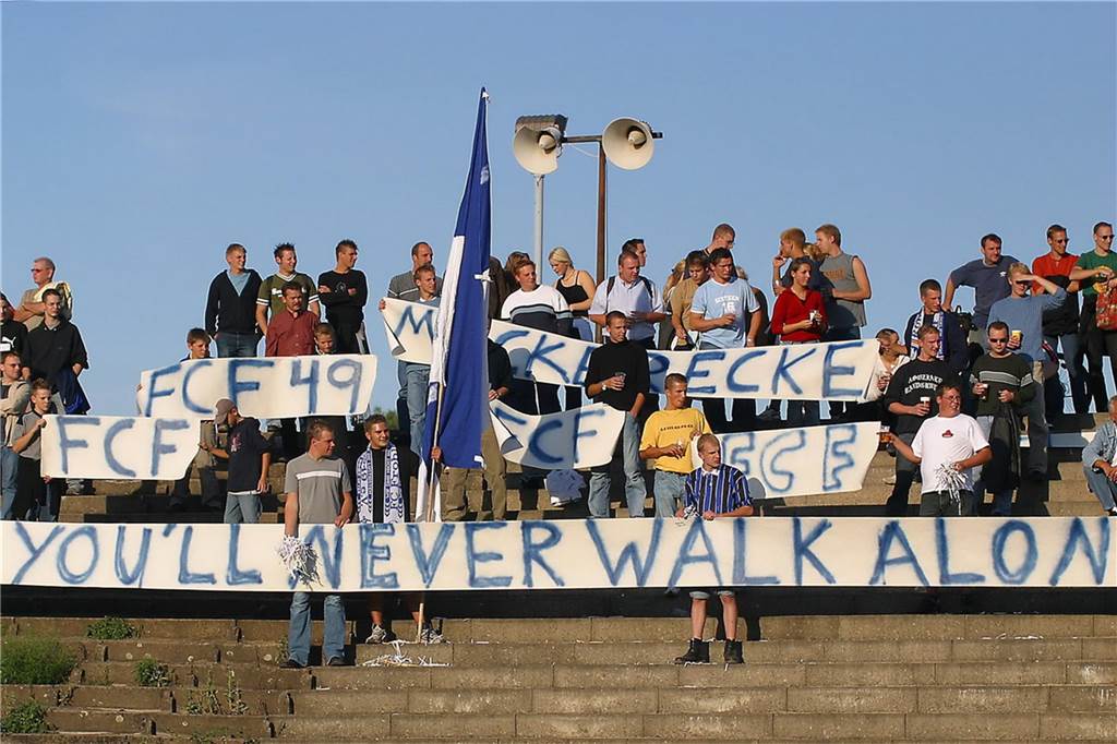 MSV Duisburg beim Spiel gegen eine Mannschaft des FC Frohlinde mit Akteuren der Stadtauswahl Castrop-Rauxel