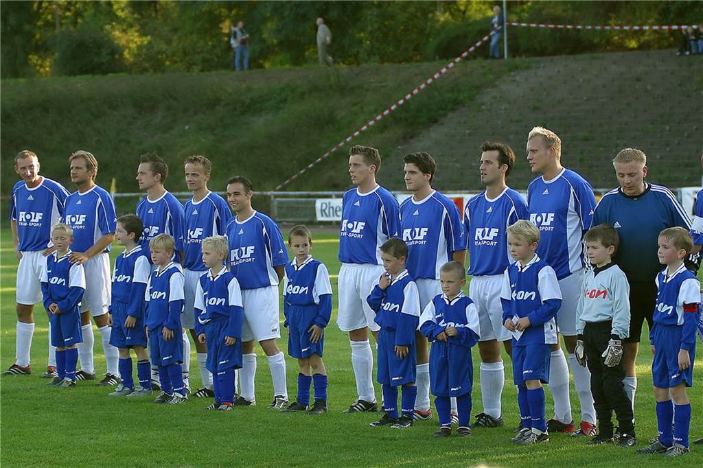 MSV Duisburg beim Spiel gegen eine Mannschaft des FC Frohlinde mit Akteuren der Stadtauswahl Castrop-Rauxel