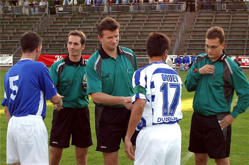 MSV Duisburg beim Spiel gegen eine Mannschaft des FC Frohlinde mit Akteuren der Stadtauswahl Castrop-Rauxel