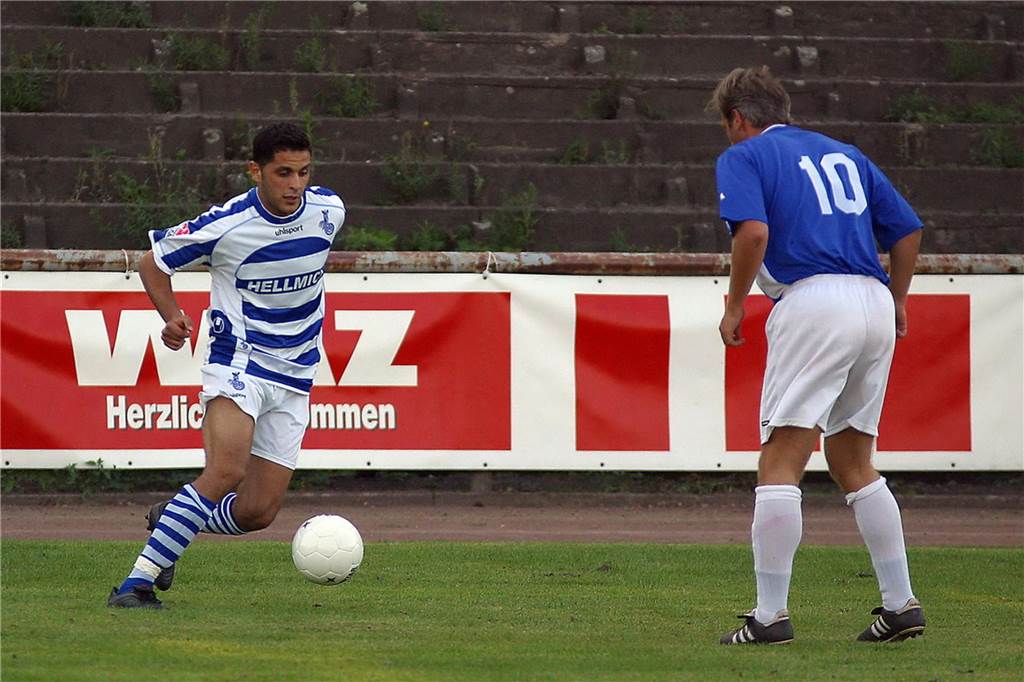 MSV Duisburg beim Spiel gegen eine Mannschaft des FC Frohlinde mit Akteuren der Stadtauswahl Castrop-Rauxel
