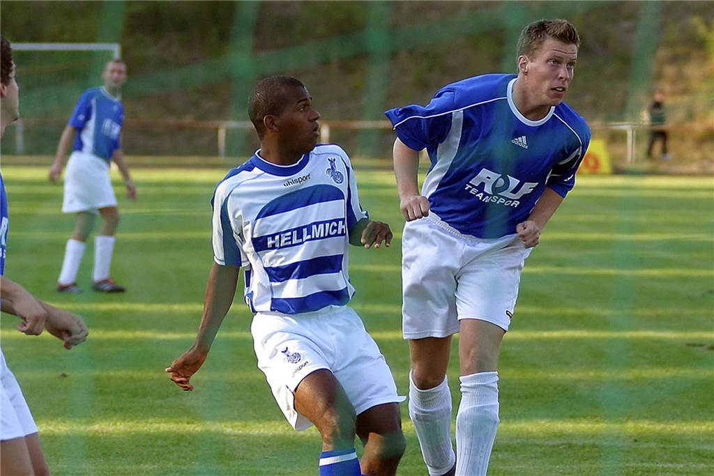 MSV Duisburg beim Spiel gegen eine Mannschaft des FC Frohlinde mit Akteuren der Stadtauswahl Castrop-Rauxel