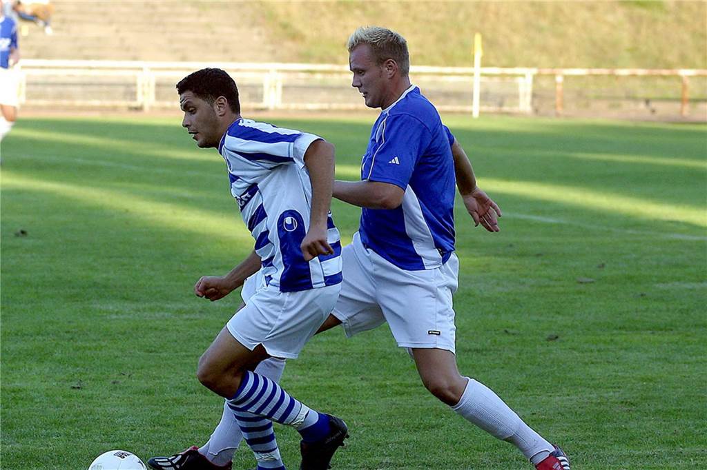 MSV Duisburg beim Spiel gegen eine Mannschaft des FC Frohlinde mit Akteuren der Stadtauswahl Castrop-Rauxel