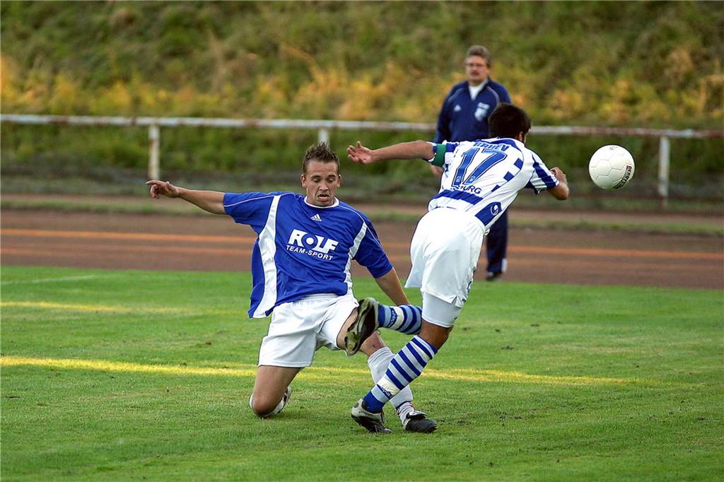 MSV Duisburg beim Spiel gegen eine Mannschaft des FC Frohlinde mit Akteuren der Stadtauswahl Castrop-Rauxel