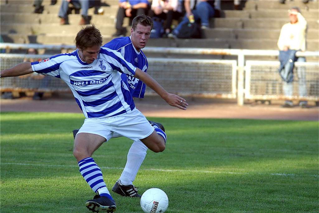 MSV Duisburg beim Spiel gegen eine Mannschaft des FC Frohlinde mit Akteuren der Stadtauswahl Castrop-Rauxel