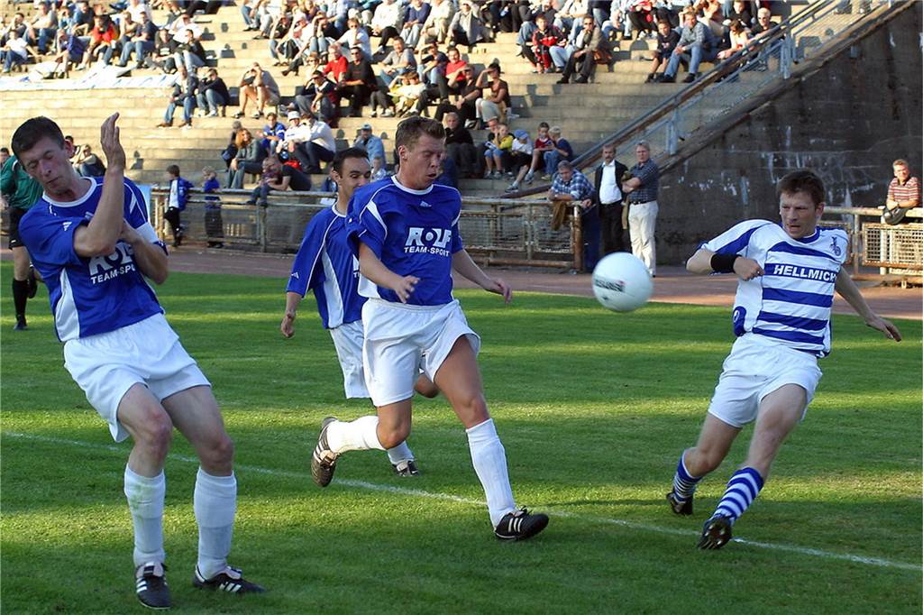 MSV Duisburg beim Spiel gegen eine Mannschaft des FC Frohlinde mit Akteuren der Stadtauswahl Castrop-Rauxel