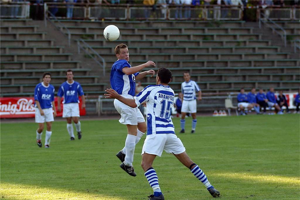 MSV Duisburg beim Spiel gegen eine Mannschaft des FC Frohlinde mit Akteuren der Stadtauswahl Castrop-Rauxel