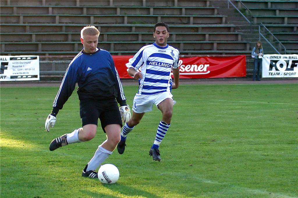 MSV Duisburg beim Spiel gegen eine Mannschaft des FC Frohlinde mit Akteuren der Stadtauswahl Castrop-Rauxel