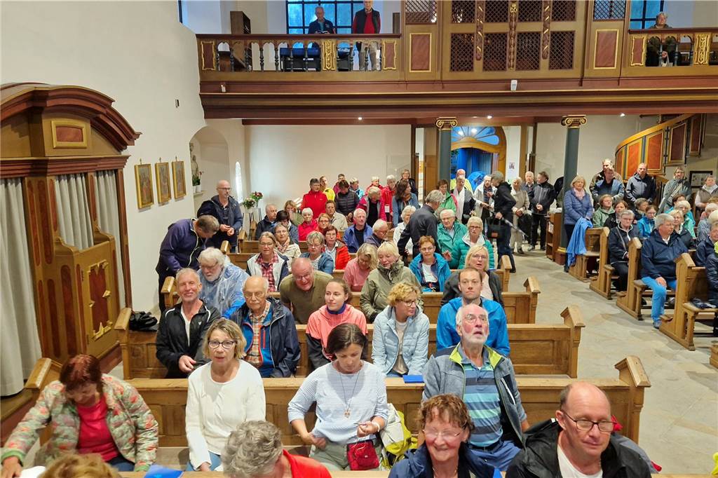 Müde, erschöpft, völlig durchnässt aber irgendwie auch stolz und froh kamen die Pilger am Sonntagabend in der Klosterkirche an.