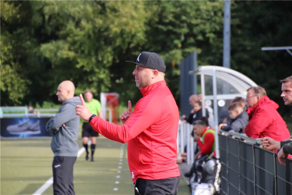 Mühlhausener Flickenteppich: SSV kann Baustellen nicht schließen Mühlhausens Trainer Adrian Ruzok