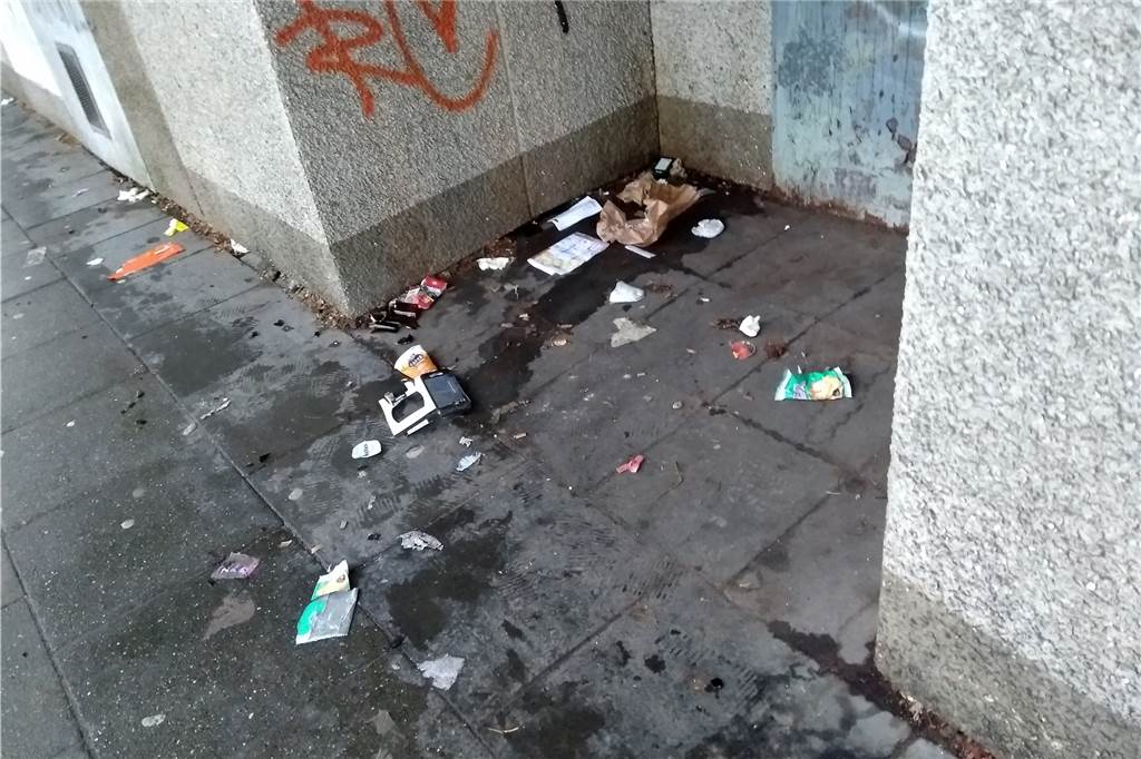 Brambauer: Ein Stadtteil mit guter Verkehrsanbindung - aber zu viel Müll Müll an der Wittekindstraße. Die Verschmutzung im Stadtteil Brambauer bemängeln viele, auch Andreas Benthaus.