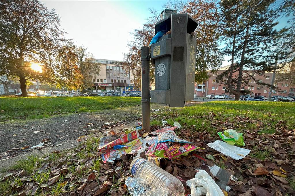 Müll im kleinen Park an der Krim- und der Kapellenstraße: ein trauriger Ort.