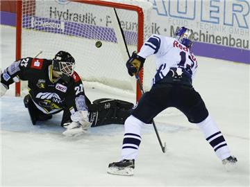 Münchens Michael Wolf traf per Penalty in der Verlängerung. Foto: Ina Fassbender