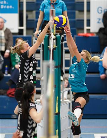 Münsters Tess von Piekartz (r.) und Dresdens Katharina Schwabe begegnen sich in diesen Tagen häufig am Berg Fidel. So auch am Freitag im Testspiel um 19 Uhr.