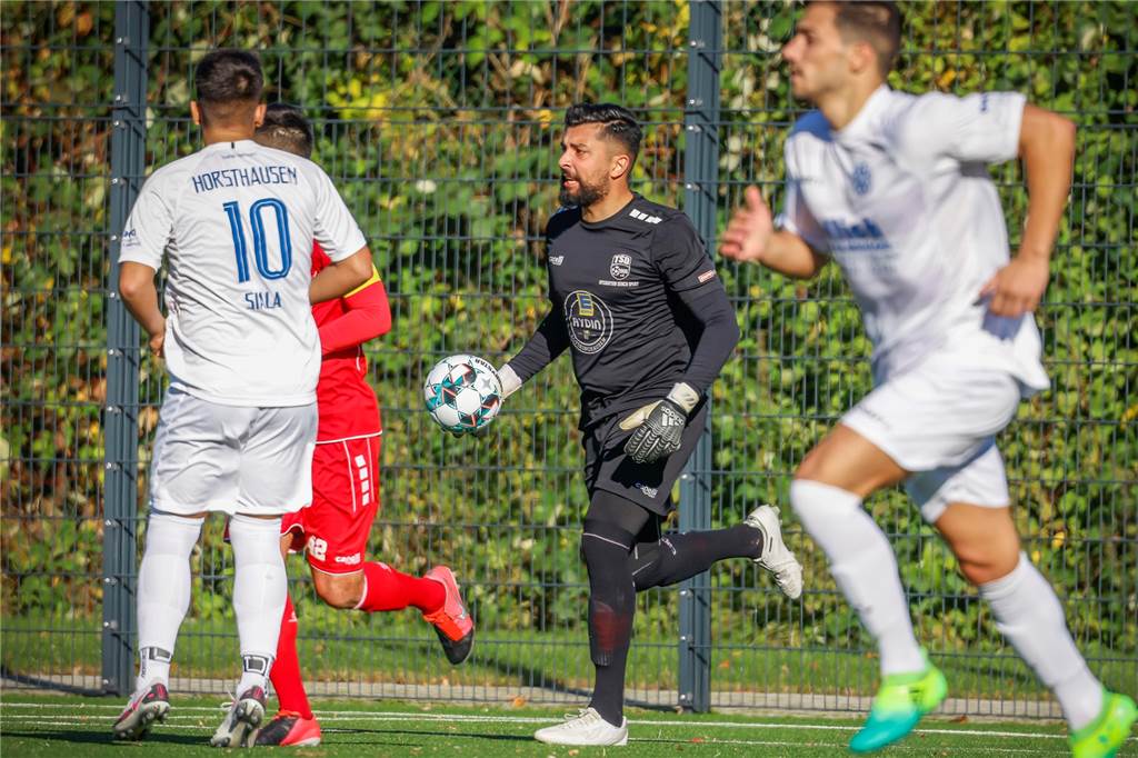 Türkspor mit Kantersieg – Interimstrainer: Sebastian Tyrala hat daran einen großen Anteil Muhammed Acil hatte am Freitagabend nur wenig zu tun.