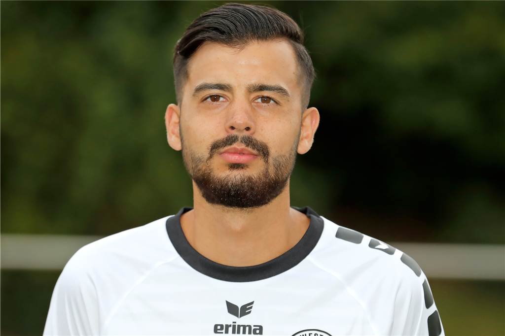 Westfalia Wickede wartet vier Monate auf die Zusage eines Schlüsselspielers Muhammed Cakir trägt auch in der kommenden Saison das Trikot von Westfalia Wickede.